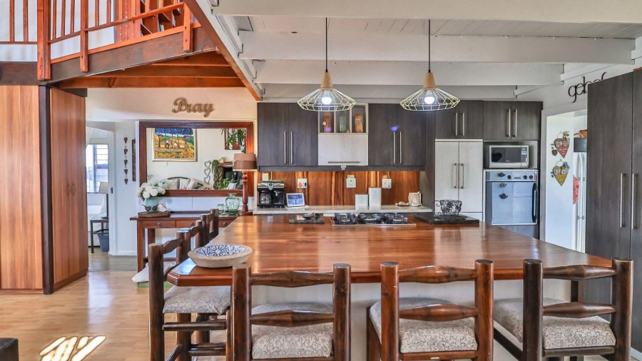 5 Bedroom Property for Sale in Perlemoenbaai Western Cape